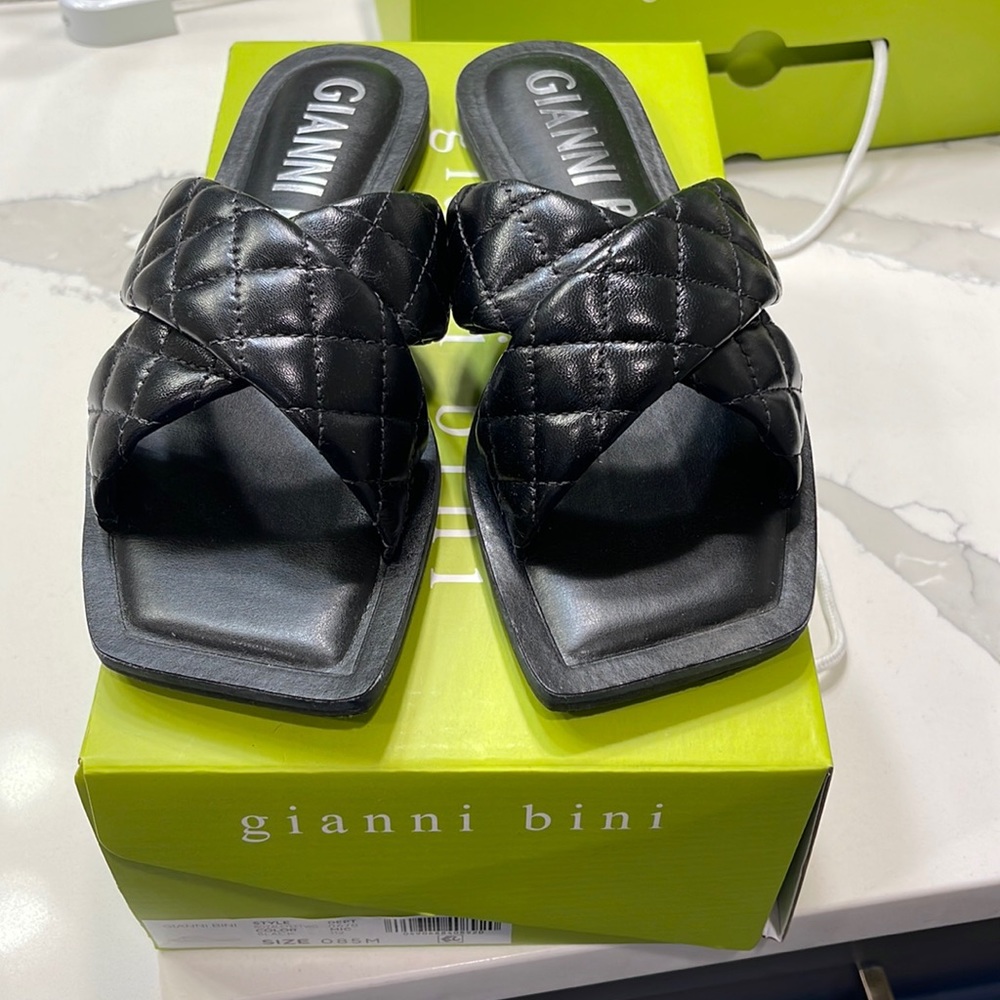 Gianni Bini black leather slide 8.5